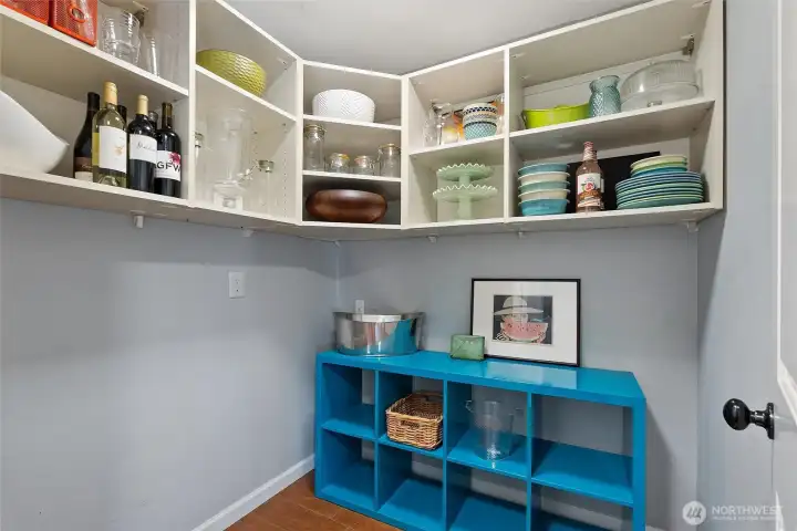 Large panrty off kitchen