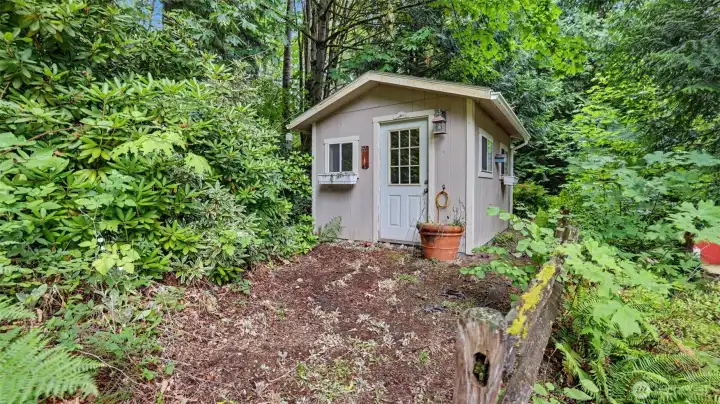 Garden/Potting shed. Would make a fun playhouse too! Garden/Potting shed. Would make a fun playhouse too!