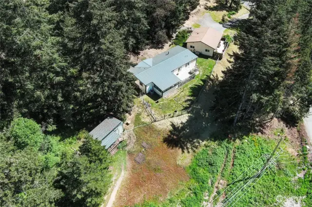 3 buildings on lot. Main House, Bunkhouse and modern Tiny House/Studio with separate driveway easement.