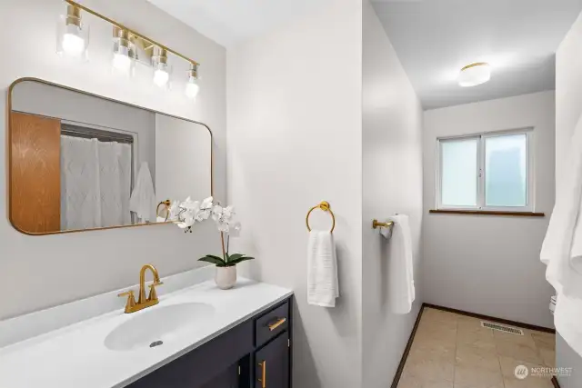 A full bathroom off the hall serves as a guest bathroom as well as providing a shared space for the 2 guest bedrooms.