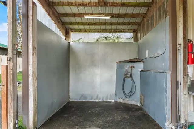 Hot and cold water wash rack