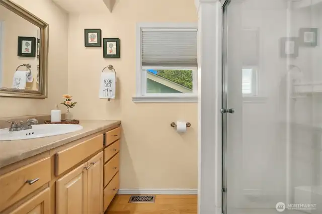 Main floor full bathroom