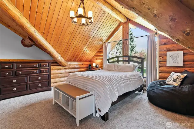 Guest suite w/bathroom and deck