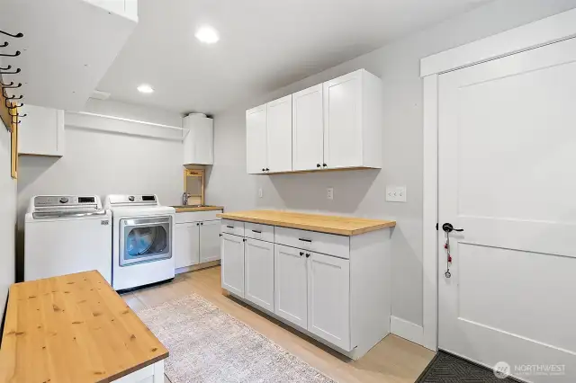 mud room and laundry room off of the garage