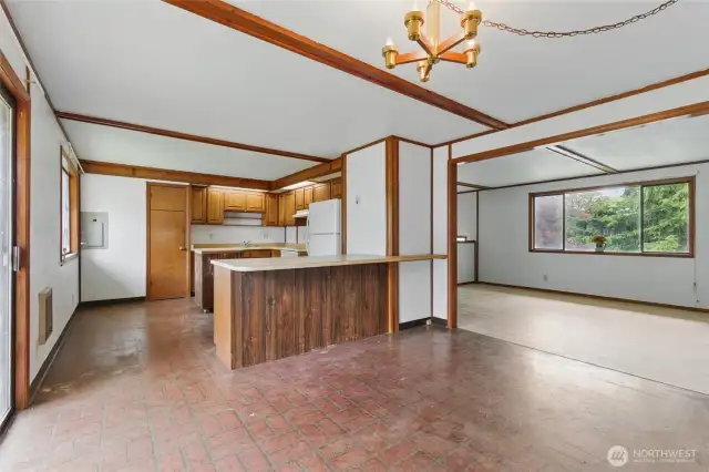Kitchen with eat bar