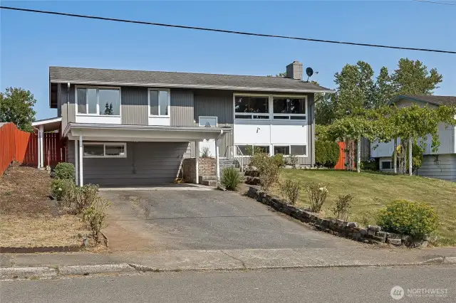 5 Bedrooms, 2.5 Bathrooms.