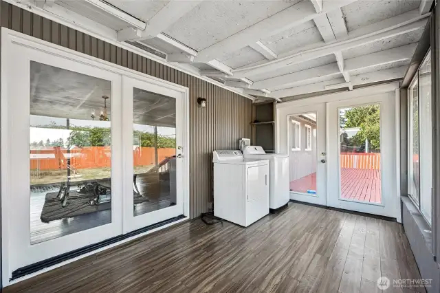 Sun room with washer and dryer