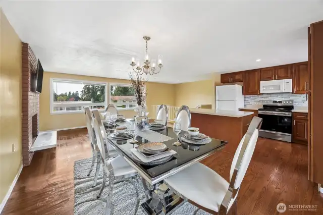 2 Dining rooms
