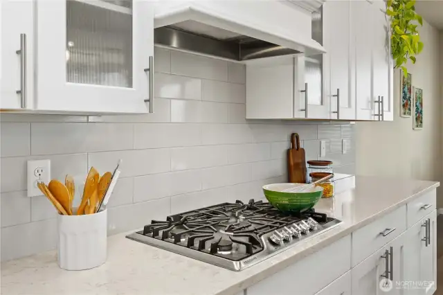 Gas Cooktop & Tile Backsplash