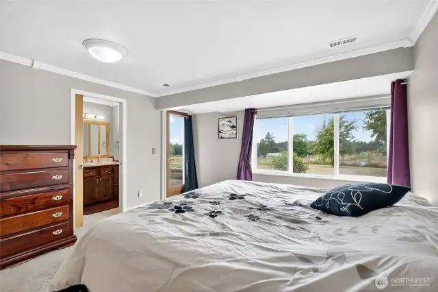 Primary bedroom has its own entrance