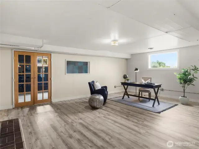 Potential Office area or rec room?