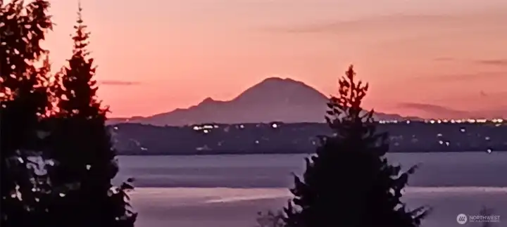Gorgeous view of Mount Rainier