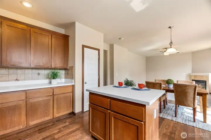 Lots of counter and cabinet space. Full height tile backsplash