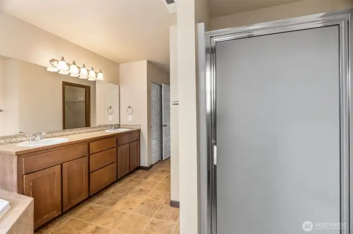 Lots of counter space to share!