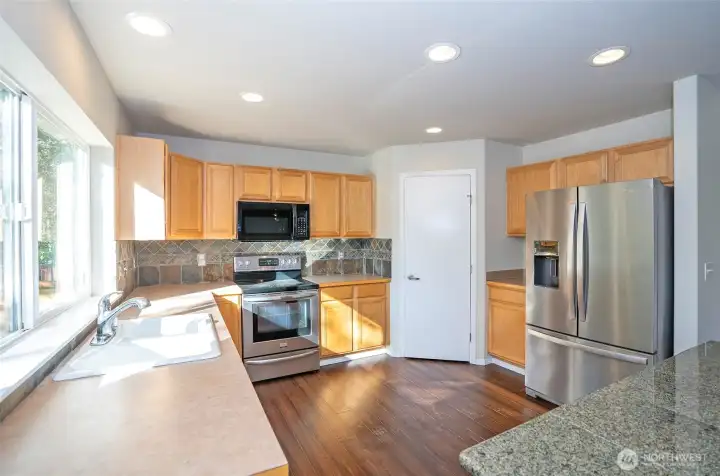 This kitchen makes meal preparation effortless, giving you the perfect space to work your culinary magic.