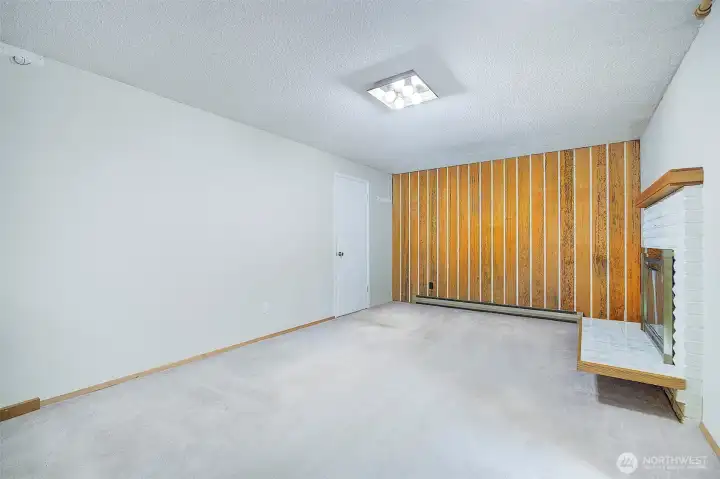 The bonus room opens to the laundry room and 1/2 bathroom.