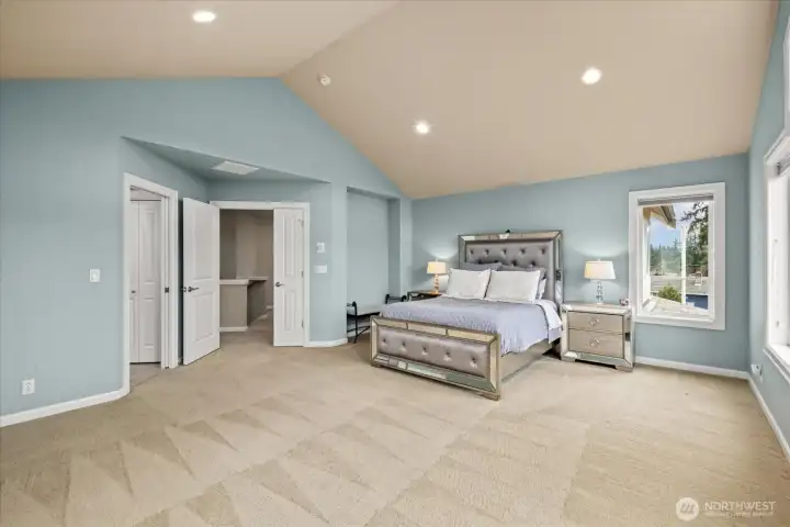 Sweeping Owner suite