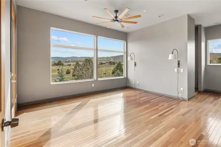 Master Bedroom - Main Level