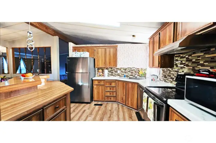 Kitchen with tile backsplash