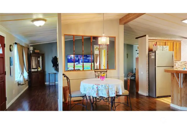 Spacious floor plan, opens up to living room. Perfect for entertaining