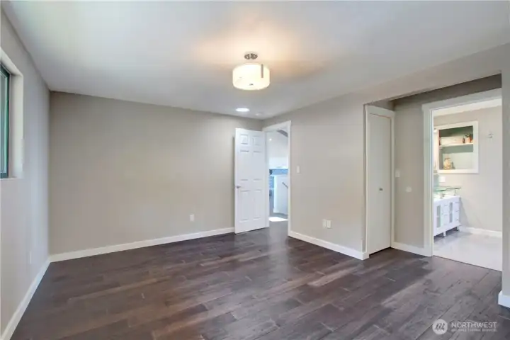 Main level primary with ensuite bathroom.