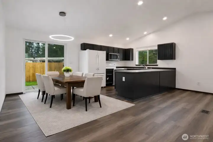 Dining *Virtually Staged*