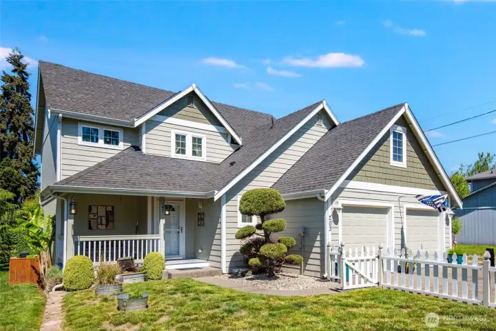 Front fully fenced Yard.