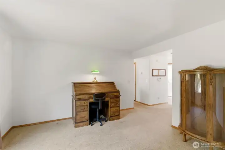 Downstairs bonus room/ Formal Dining/ flex room