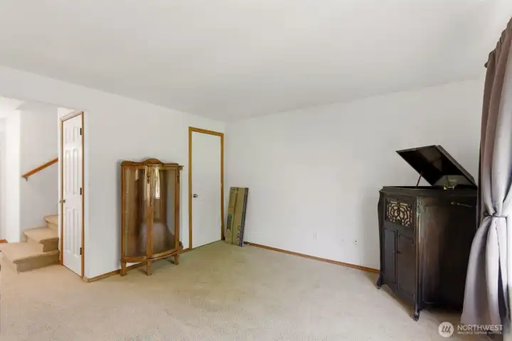 Downstairs bonus room/ Formal Dining/ flex room