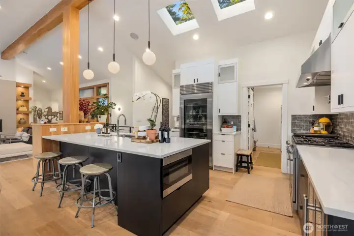 Lovely open floor plan with seating at kitchen