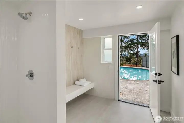 Pool acces to bathroom with drying off area and shower!