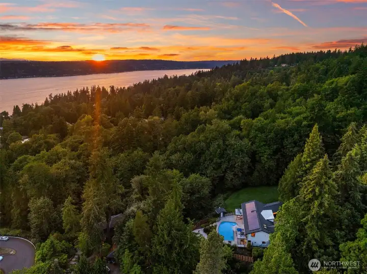 Truly one-of-a-kind private and seculded property!
