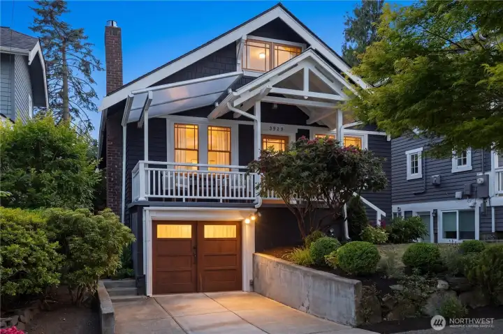 3929 Ashworth Ave N. in the perfect Wallingford location steps to restaurants and prime Seattle shops.