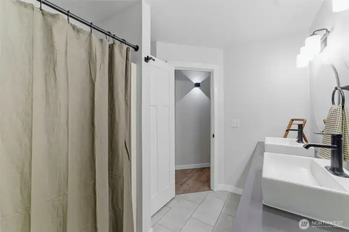 Pristine and move-in ready. The well-maintained tub and shower combo offers a clean, classic design that's easy to maintain.