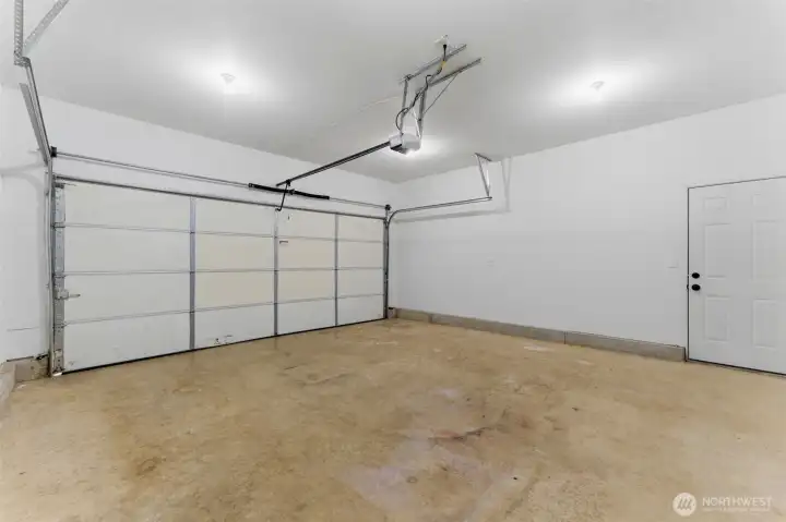 Attached 2-car garage! Keep your vehicles safe from the elements and enjoy plenty of extra space for a workbench, tools, or seasonal storage.