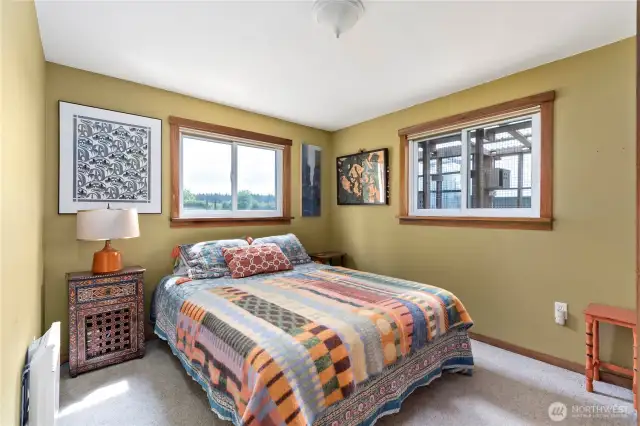 2nd bedroom