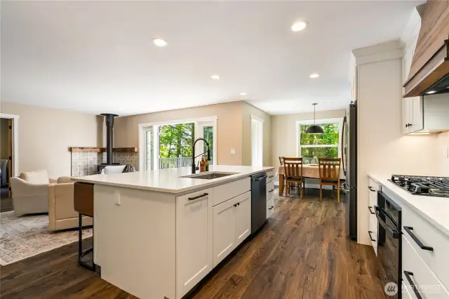 Oversized island with quartz counters