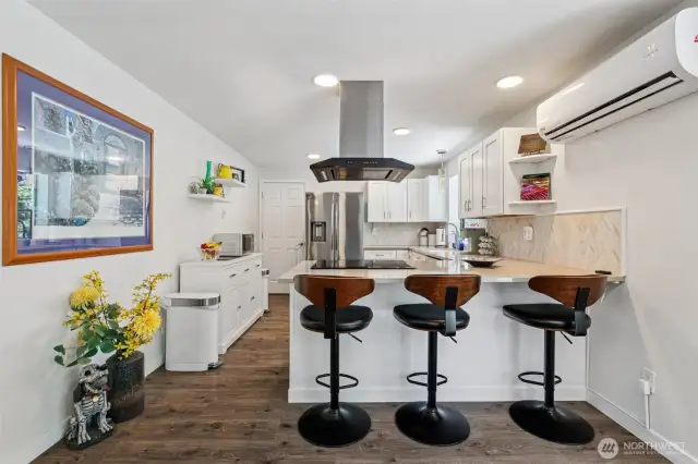 Sitting area in kitchen.