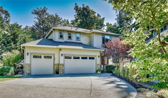 Welcome to 668 Ferryview Lane, in the heart of Wing Point- walking distance to the Golf Club, Pool, Hawley Cove Beach & Park, the Ferry, and Downtown Bainbridge Island.