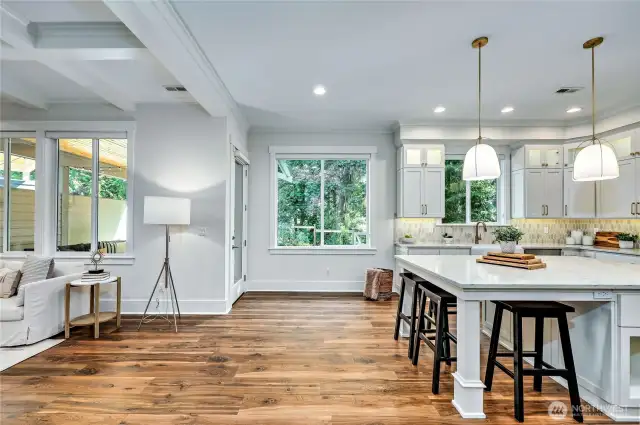 Ample space for breakfast at the kitchen island!