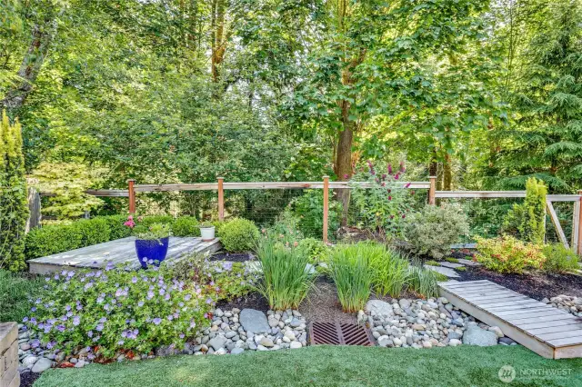 Beautifully landscaped, the fully-fenced backyard overlooks the green belt and all of nature's glory!