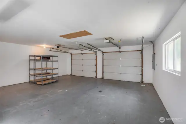 Oversized 2-car garage