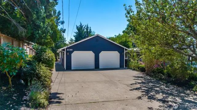 Oversize driveway parking for extra cars or guests.