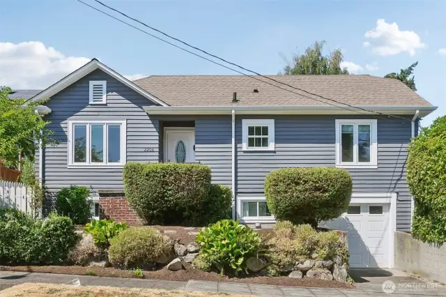 Amazing Wallingford neighborhood close to shopping, dining and   entertainment