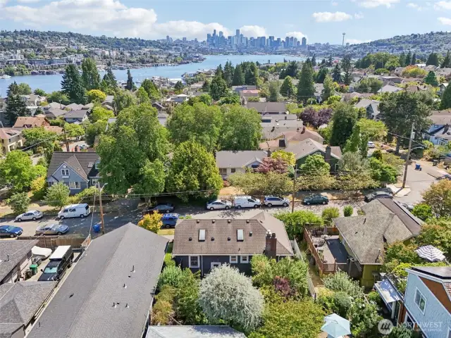 Walking distance to Lake Union, Burke Gilman Trail, Gas Works Park,     and so much more!