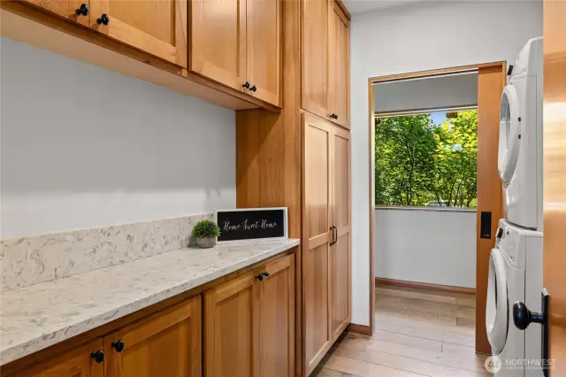 Butler pantry passthrough from the kitchen to the gallery.