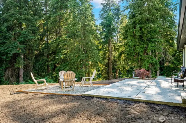 Enjoy your private firepit overlooking the woods—ideal for stargazing or s’mores nights.