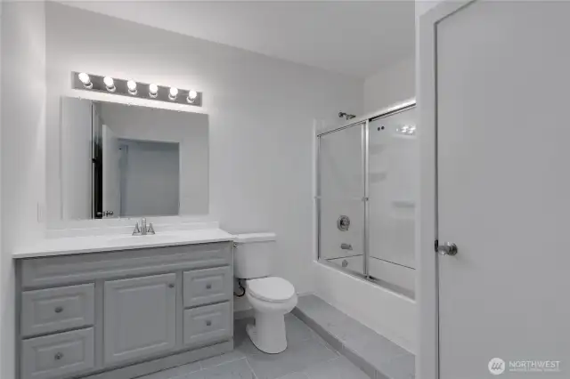Spacious guest bath and it has so much storage!