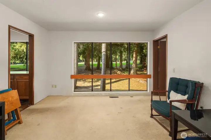 extra flex space/tv room