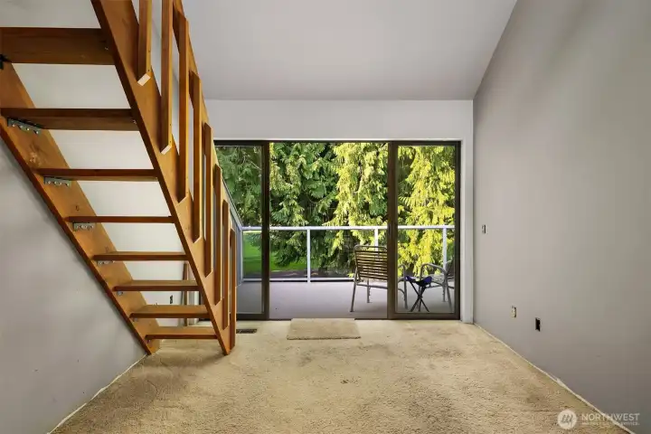 bedroom 1 upstairs w/balcony